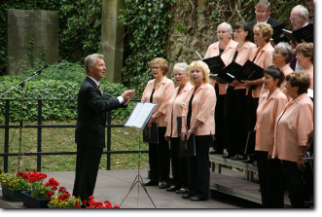 Burgsingen im Mai